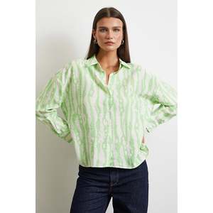 Camisa Modal con Estampado de Cebra Verde, Blusa Casual con Botones para Mujer, Tela Popelina, Estilo Diario - Product Image 4