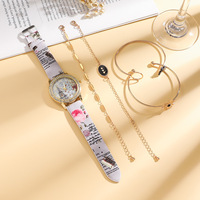 Populaire femmes charme montre serpent motif ceinture Paris tour numérique diamant-ensemble britannique Quartz 20mm 42mm verre pointeur en gros