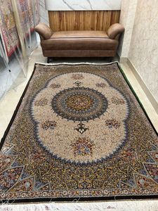 Alfombra de Seda Moderna Hecha a Mano de Primera Calidad con Tejido Anudado a Mano y Superficie Antideslizante para Uso Residencial, Comercial y Hotelero - Product Image 2