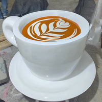 Vente d'usine : Statue géante en résine de tasse à café à emporter et de gouttes de chocolat, sculptures en résine pour la décoration d'entrée de café