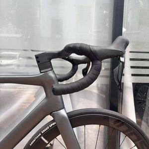 Vélo de route entièrement en fibre de carbone T800, freins à disque hydrauliques Shimano 105 24 vitesses, jeu de roues en carbone aérodynamique, vélo de course - Product Image 2