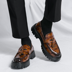 Mocassini con Nappine dal Design Conveniente e Pratico, Scarpe Eleganti da Uomo con Suola Spessa - Product Image 1