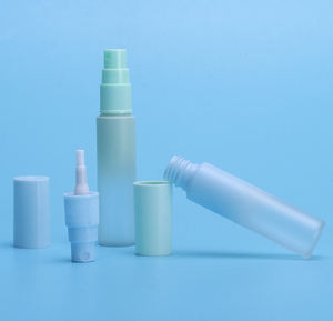 Bouteilles en plastique de 15 ml (1/2 oz) avec pulvérisateur à fine brume, petites bouteilles de pulvérisation roses givrées, emballage pour liquides de soin de la peau - Product Image 1