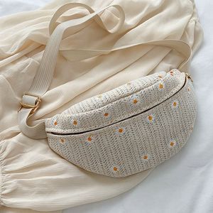 Bolso de cintura/cruzado de paja tejida con cremallera, diseño floral de moda, forma de luna, para mujer - Product Image 4