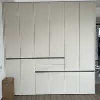 Armoire de chambre en bois massif avec zone de suspension, armoire multi-rangements segmentée grande capacité pour vêtements