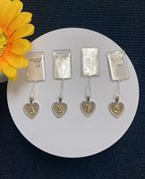 Vente en gros de pendentifs en argent sterling 925 avec texture en dentelle et lettre en forme de cœur, accessoires de bijoux pour femmes, bijoux personnalisés