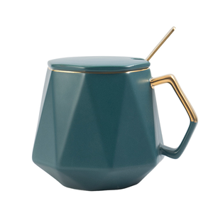 แก้วกาแฟเซรามิกทรงเรขาคณิตสีพื้นเรียบง่าย พร้อมฝาและช้อน สีสั่งทำได้ ใช้สำหรับงานปาร์ตี้ ความจุ 401-500 มล. ใช้กับเครื่องล้างจานและไมโครเวฟได้ - Product Image 5