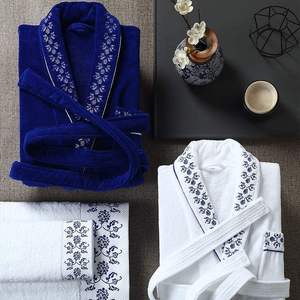 2025 nuovo Design <span class=keywords><strong>accappatoio</strong></span> di lusso <span class=keywords><strong>100</strong></span>% <span class=keywords><strong>cotone</strong></span> bianco e blu <span class=keywords><strong>accappatoio</strong></span> migliore qualità ricamata per <span class=keywords><strong>uomo</strong></span> tessuto logo personalizzato - Product Image 3