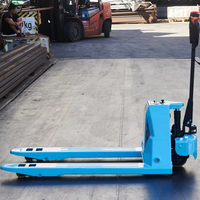 Camions de palette électriques avec des capacités de charge de 1.5 tonnes et 2 tonnes modèles à piles
