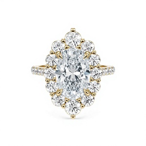Anillo de Compromiso Roy Diamond de Oro Amarillo de 14K con Diamante Ovalado de 3.5 GM y 4 Quilates con Corte Brillante, Halo y Engaste de Garras para Mujer - Product Image 1