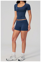 Ensemble de vêtements de sport pour femmes avec logo personnalisé, t-shirt à manches courtes, short de compression taille haute, ensembles de fitness pour la salle de sport