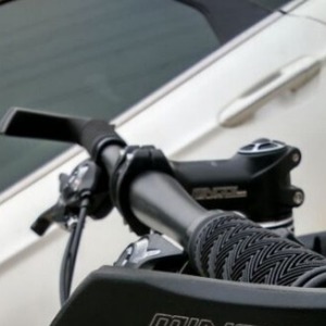 Manillar de bicicleta Lmxt de aleación de aluminio ergonómico negro para bicicletas de montaña - Product Image 4