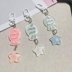 Porte-clés Mignon en Forme de Petit Poisson, Porte-clés en Résine Dessin Animé, Joli Pendentif de Sac, Décoration Suspendue pour Étui d'Écouteurs, Porte-clés Taiyaki Rose - Product Image 1