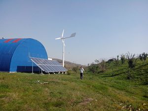 Sistemas Híbridos de Energía Eólica y Solar de 200kw, 300kw y 500kw para Granjas - Product Image 3