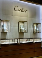 Vitrine Murale LED Blanche Sur Mesure pour Bijoux, Montres et Parfums en Boutique