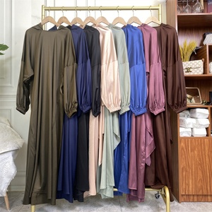 6675 #   Robe longue musulmane islamique tendance, dernière collection, en satin uni de luxe, avec écharpe intégrée et poches latérales - Product Image 5