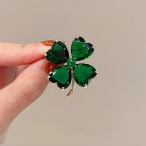 Broche Trevo de Quatro Folhas Símbolo da Sorte, de Alta Qualidade, com Esmeralda Brilhante e Cristal de Strass, Alfinete Elegante, Acessório de Nicho Requintado - Product Image 1