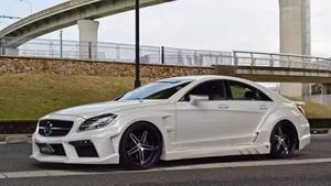 Kit carrosserie en fibre de carbone VITT pour Mercedes-Benz W218 : pare-chocs avant/arrière, jupes latérales, spoiler avant, diffuseurs d'ailes avant/arrière - Product Image 4