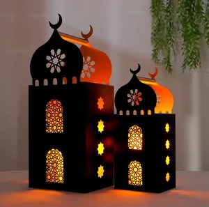 Lanterne à bougie en métal la plus vendue pour la décoration de la maison, des restaurants, des hôtels et des fêtes du Ramadan et de l'Aïd, disponible à la vente - Product Image 2