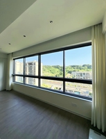 Fenêtre coulissante horizontale en aluminium robuste et moderne, avec verre, coupe-vent et verrou de sécurité, pour cuisines et projets de bâtiments commerciaux