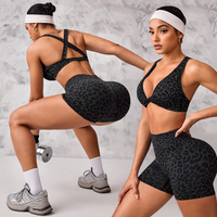 Ensemble deux pièces sans coutures pour femme, soutien-gorge à fort maintien avec torsion sur le devant et dos croisé, décolleté en V profond, imprimé léopard, et short. Nouvelle collection.