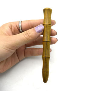 قلم وخز بالإبر يدوي من الخشب الطبيعي، بالإضافة إلى منتجات تدليك أخرى، يستخدم لعلاج تجاعيد الوجه وتعزيز النوم والراحة. - Product Image 1