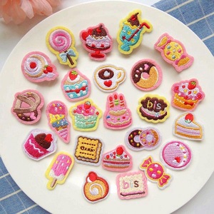 Patchs brodés thermocollants en feutre, motifs donuts, bonbons, glaces, gâteaux, mignons, avec support adhésif pour vêtements et cadeaux - Product Image 1