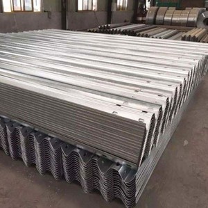 Barandilla de acero W-Beam para control de tráfico, barrera contra choques, superficie galvanizada sumergida en caliente, estándar de seguridad vial - Product Image 3