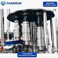 Machine de remplissage d'eau automatique 3 en 1 monobloc entièrement automatique pour rinçage, remplissage, bouchage et étiquetage de bouteilles d'eau pure minérale
