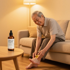 Huile de massage à base d'extraits végétaux de qualité alimentaire en bouteille, apaisante et nourrissante pour les pieds - Product Image 2