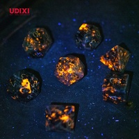 Ensemble de jeu de rôle RPG personnalisé avec logo, dés polyédriques en verre et pierre naturelle, 7 pièces sculptées, avec boîte en cuir PU noir
