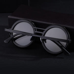 Lentes de Sol Redondos Ls-8129 con Protección UV400, Color Negro Cambiante, para Hombre, para Exteriores, con Marco de Plástico y Metal - Product Image 4