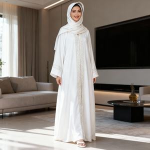 Magnifique robe Abaya décontractée et moderne en mousseline imprimée avec strass thermocollants pour femmes musulmanes - Product Image 3