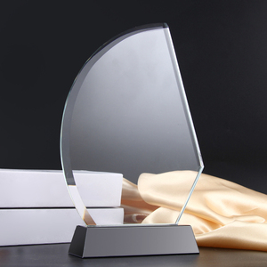 Prix de coupe de trophée en cristal vierge simple avec base noire <span class=keywords><strong>Plaque</strong></span> et trophée en cristal transparent de conception personnalisée de haute qualité - Product Image 2