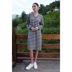 Robe décontractée pour femme en lyocell régénéré, col en V, manches longues, avec poignets - Product Image 2