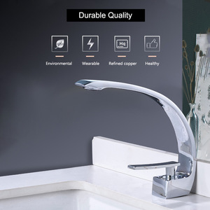 Robinet de lavabo à trou unique Crescent Bay, avec noyau de valve en céramique, robinet mélangeur d'eau chaude et froide à montage sur comptoir - Product Image 2
