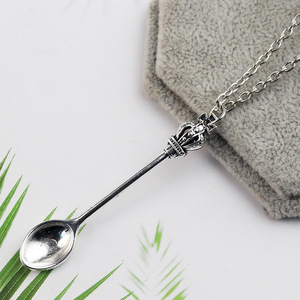 <span class=keywords><strong>Alice</strong></span> Crown Mini cuchara colgante Vintage inspirado Tiara llavero joyería regalo para mujeres niñas collar encanto bolsa accesorio - Product Image 6