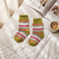 Chaussettes décontractées antidérapantes à motif cœur pour garçons - Chaussettes mi-hautes en coton mélangé à épaisseur standard avec bordures côtelées pour enfants