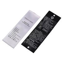 Étiquettes d'entretien en tissu satiné polyester personnalisées avec logo en relief 3D, impression sérigraphique haute ténacité pour vêtements et chaussures