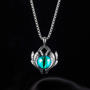 Collier en acier au titane à la mode rétro Hip-Hop Devil's Eye pour hommes Chaînes élégantes en forme de numéro avec diamant pour anniversaire - Product Image 1