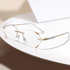 Vente en gros de lunettes de lecture sans monture pour femmes, verres convexes de haute qualité de luxe bloquant la lumière bleue - Product Image 4