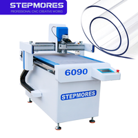Machine de découpe CNC automatique à couteau tangentiel 6090 avec moteur servo, commande PLC et table à vide pour la découpe du cuir, du caoutchouc et de la mousse