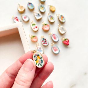 Collier en laiton plaqué or 18 carats pour femme, style vintage, avec pendentif fraise de la série Cartoon, peinture à l'huile DIY et haute résistance des couleurs - Product Image 2