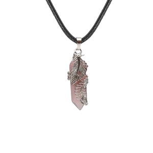 Fantasy Black Leather Rope Cord Natürliche Rosenquarz Stein Schädel geformte charmante Anhänger Halskette - Product Image 5