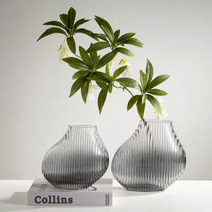 Jarrón de Vidrio Soplado a Mano con Rayas Verticales Degradadas Estilo Europeo, Decoración de Estilo Ins, Creativo para Arreglos Florales en la Sala de Estar - Product Image 2