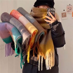 Bufanda Gruesa Ombre de Otoño Invierno, Diseño a Cuadros, Moderna y a la Moda para Mujer, con Borlas - Product Image 4