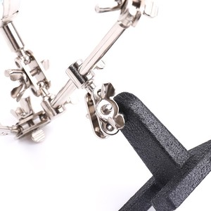 أداة مساعدة يدوية حامل لحام من جهة ثالثة مع مشابك وزجاج مكبرة للكهربائيين الهواة - Product Image 3