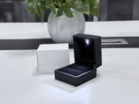 Boîte à bagues LED de haute qualité, boîte à bijoux LED noire, boîte à bagues LED de luxe - Personnalisez votre logo