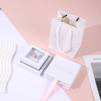 Caja de Regalo de Joyería de Viaje con Logotipo Personalizado A1, con Compartimentos, Caja de Exhibición y Cinta Impresa para Regalos de Boutique