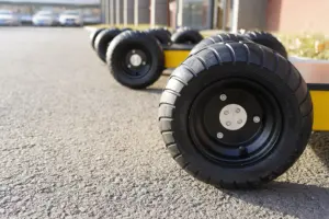 Châssis de robot à roues intégré avec système de batterie BMS intégré et sortie d'alimentation multi-tension - Product Image 4